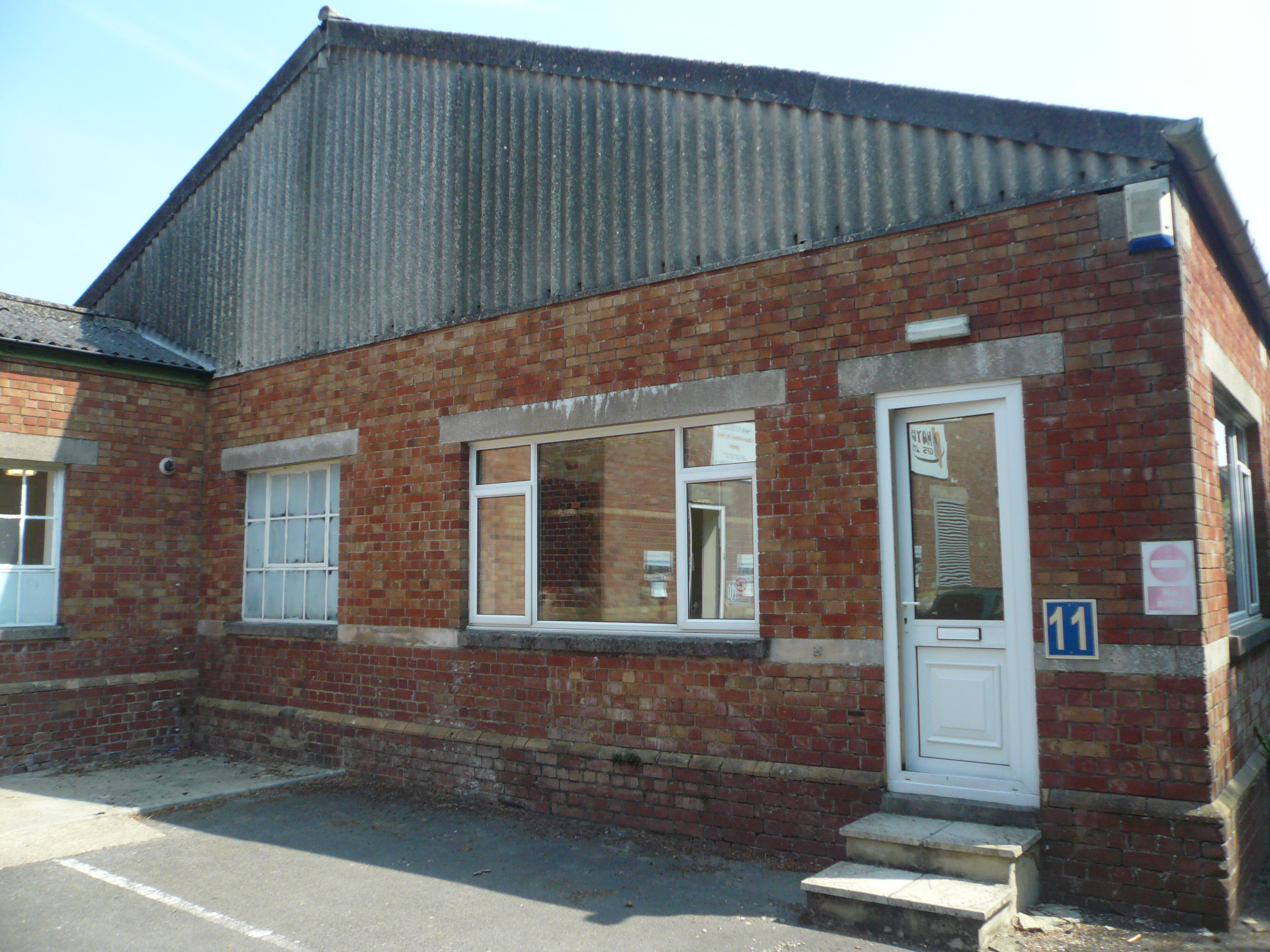 274 to 7,597 Sq Ft , Bath Road Business Centre, Bath Road SN10 - Available