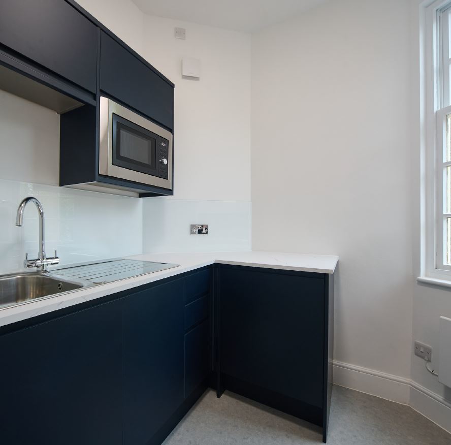 860 Sq Ft , 11a Kingsmead Square BA1 - Under Offer