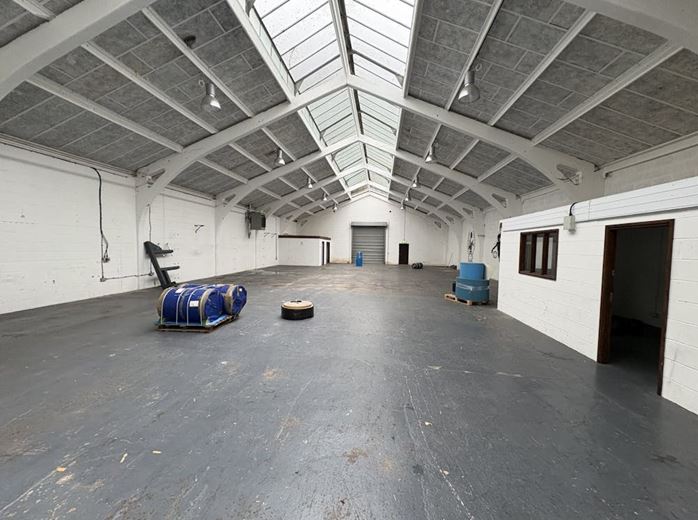 5,821 Sq Ft , Unit 16, Vallis Trading Estate BA11 - Available