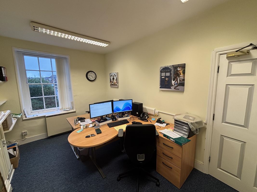 1,273 Sq Ft , 4 Middle Street TA1 - Available