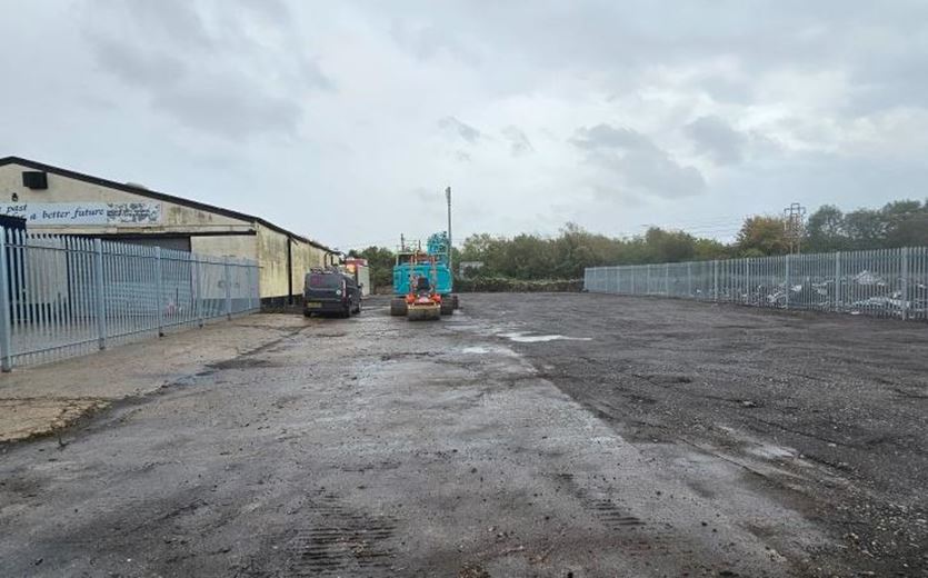 2.6 acres , Dock Road & Hume Avenue, 18 Hume Avenue RM18 - Available