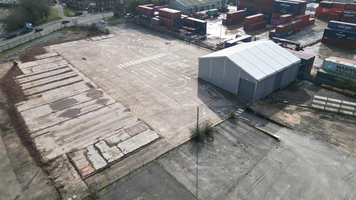 3.1 acres , Cakemore Road B65 - Available