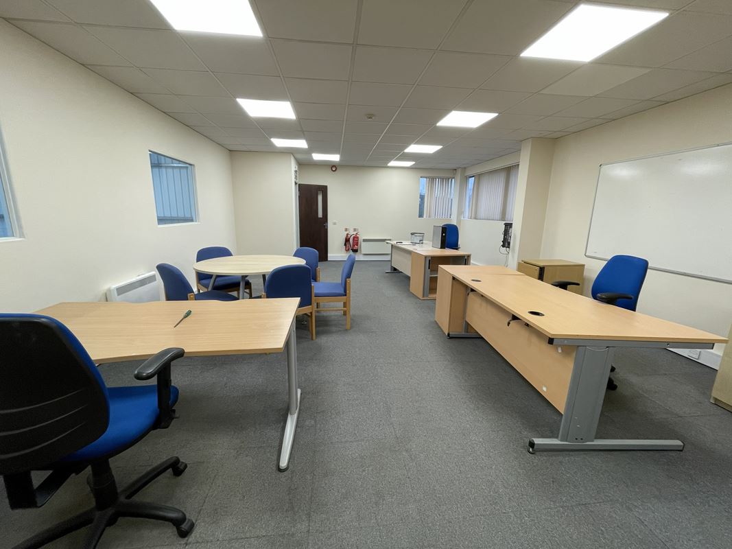 2,254 Sq Ft , Unit 16 Glenmore Business Centre OX29 - Available