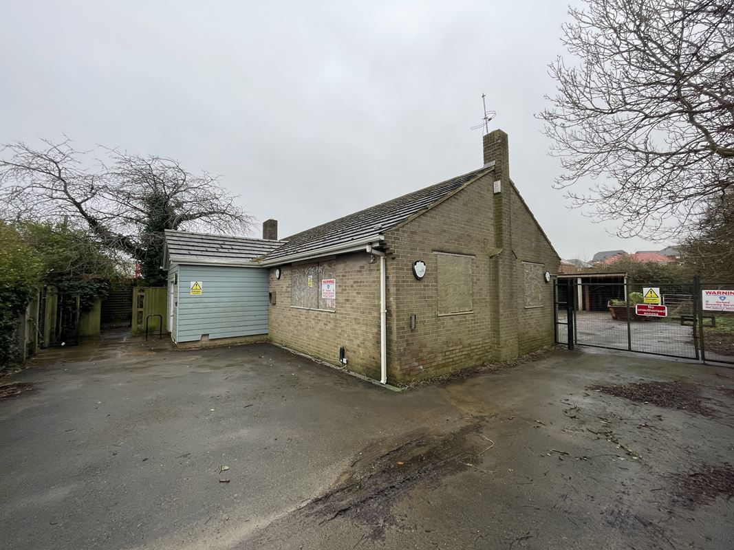 0.73 acres , Land And Buildings Off Highworth Road Faringdon, Highworth Road  SN7