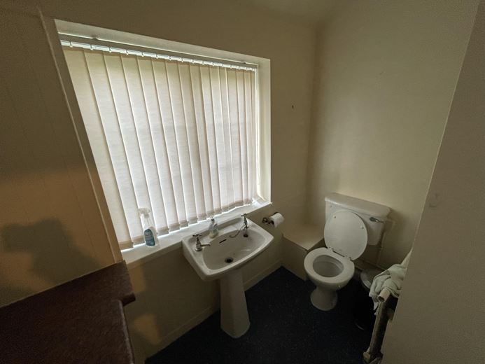  , Hendy, Port Penrhyn LL57 - Available