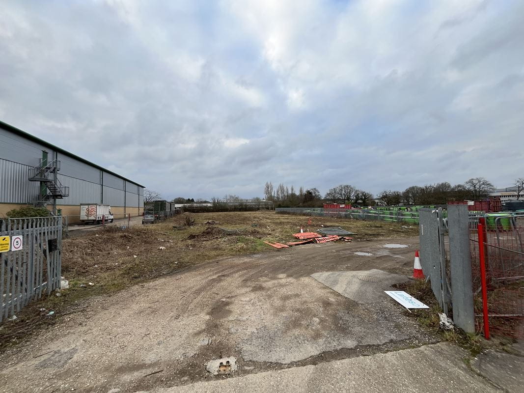 2.3 acres , 61 Victoria Road RH15 - Available