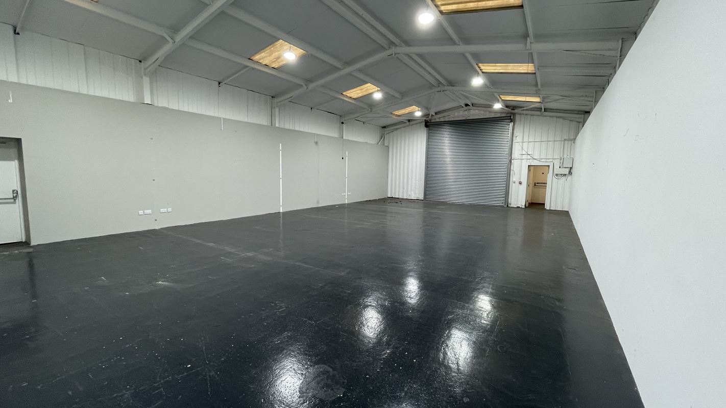 12,218 Sq Ft , Unit 3 Carterton Industrial Estate OX18 - Available