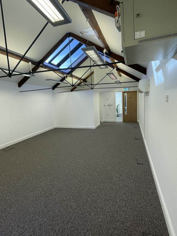 522 Sq Ft , Kirtlington Business Centre OX5 - Available