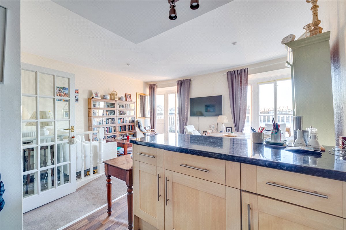 2 bedroom flat, The Terrace, London SW13 - Let Agreed