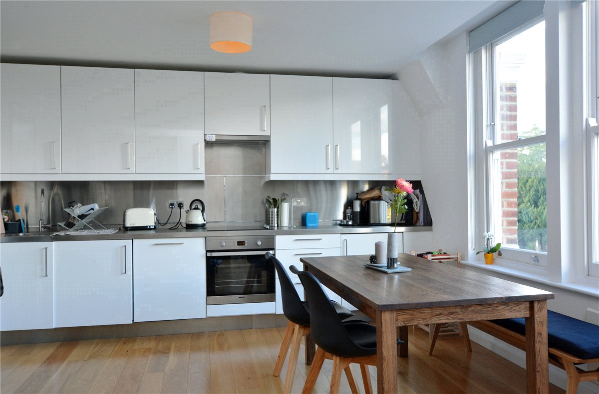 1 bedroom flat, Church Road, London SW13 - Available