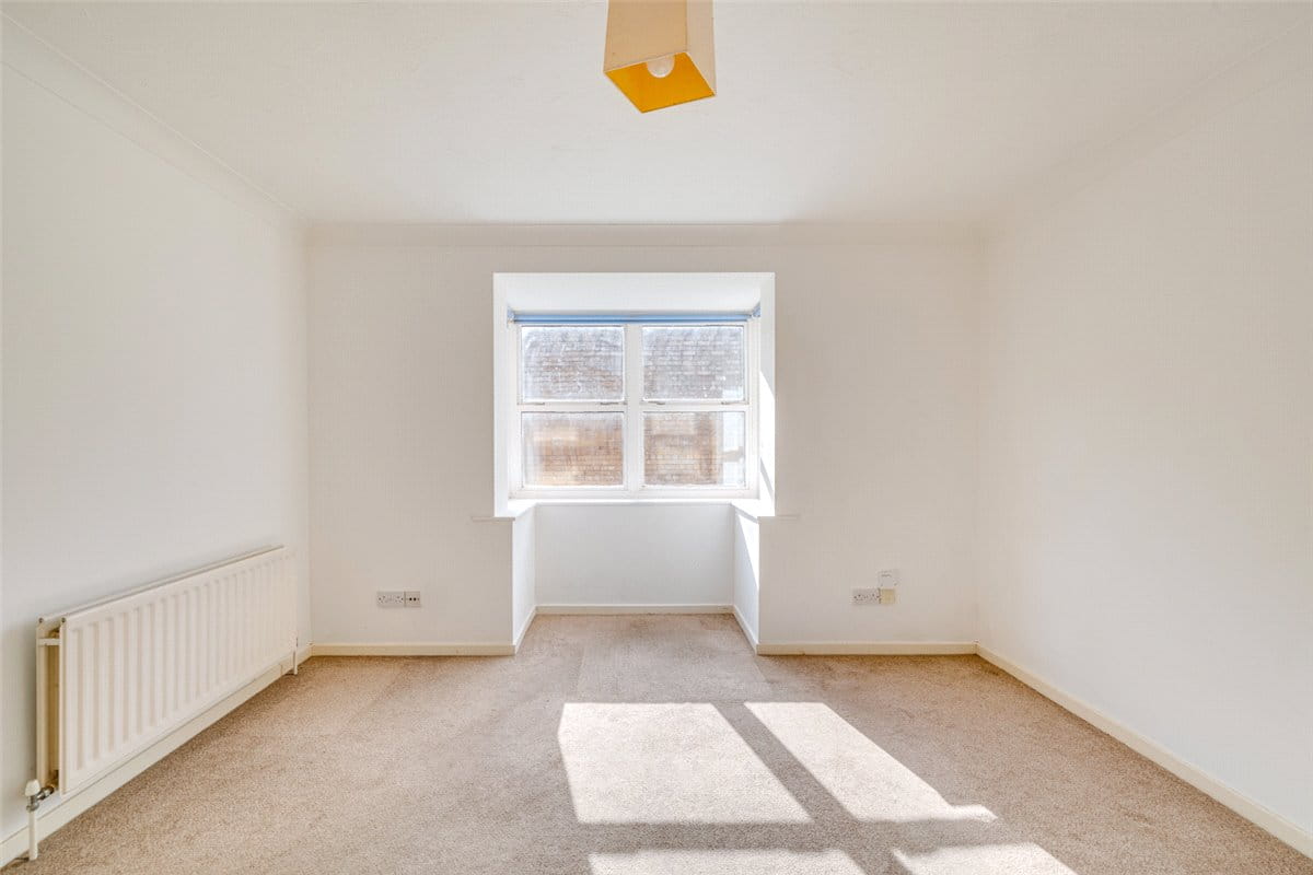 1 bedroom flat, Dovecote Gardens, London SW14 - Let Agreed