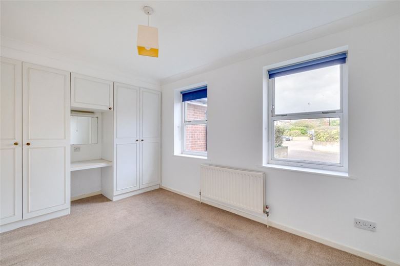1 bedroom flat, Dovecote Gardens, London SW14 - Let Agreed