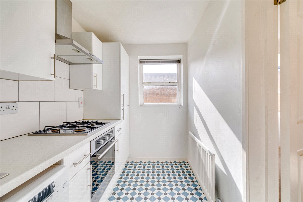 1 bedroom flat, Dovecote Gardens, London SW14 - Let Agreed