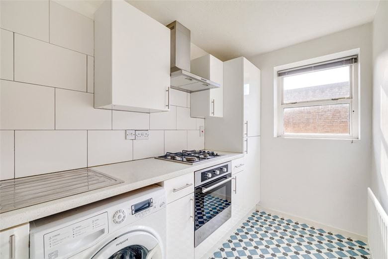 1 bedroom flat, Dovecote Gardens, London SW14 - Let Agreed