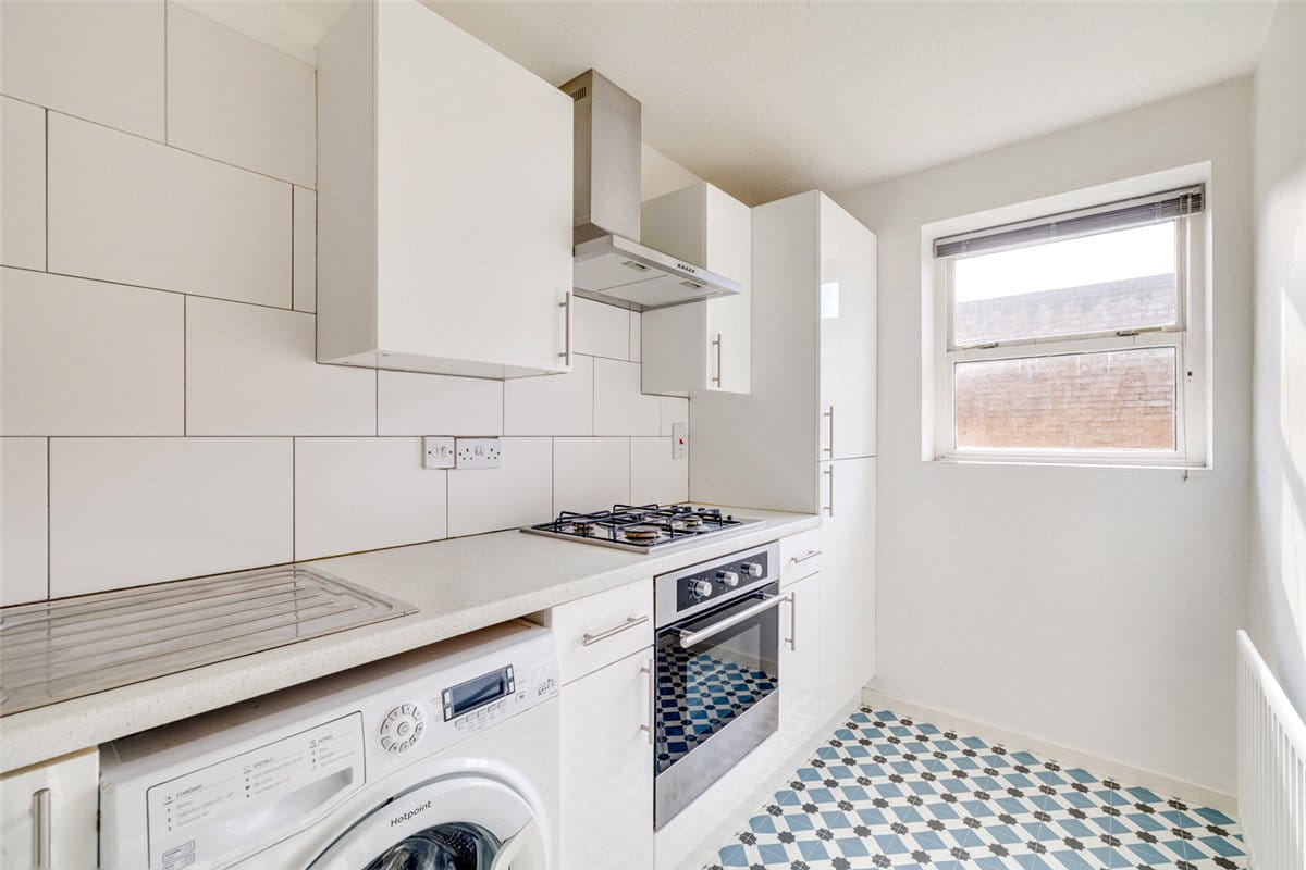 1 bedroom flat, Dovecote Gardens, London SW14 - Let Agreed