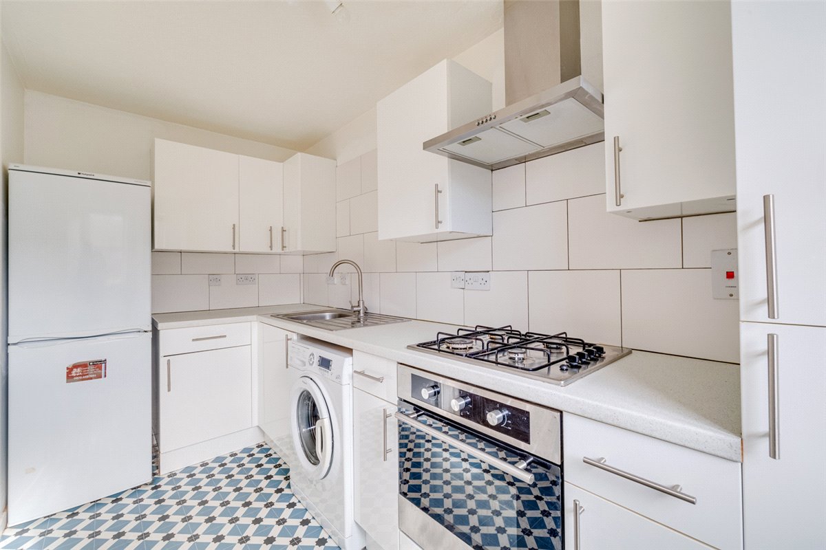 1 bedroom flat, Dovecote Gardens, London SW14 - Let Agreed