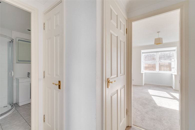 1 bedroom flat, Dovecote Gardens, London SW14 - Let Agreed