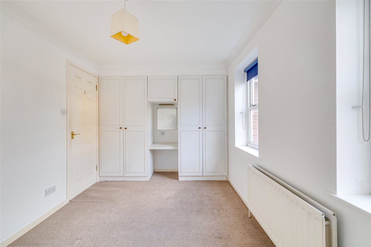 1 bedroom flat, Dovecote Gardens, London SW14 - Let Agreed