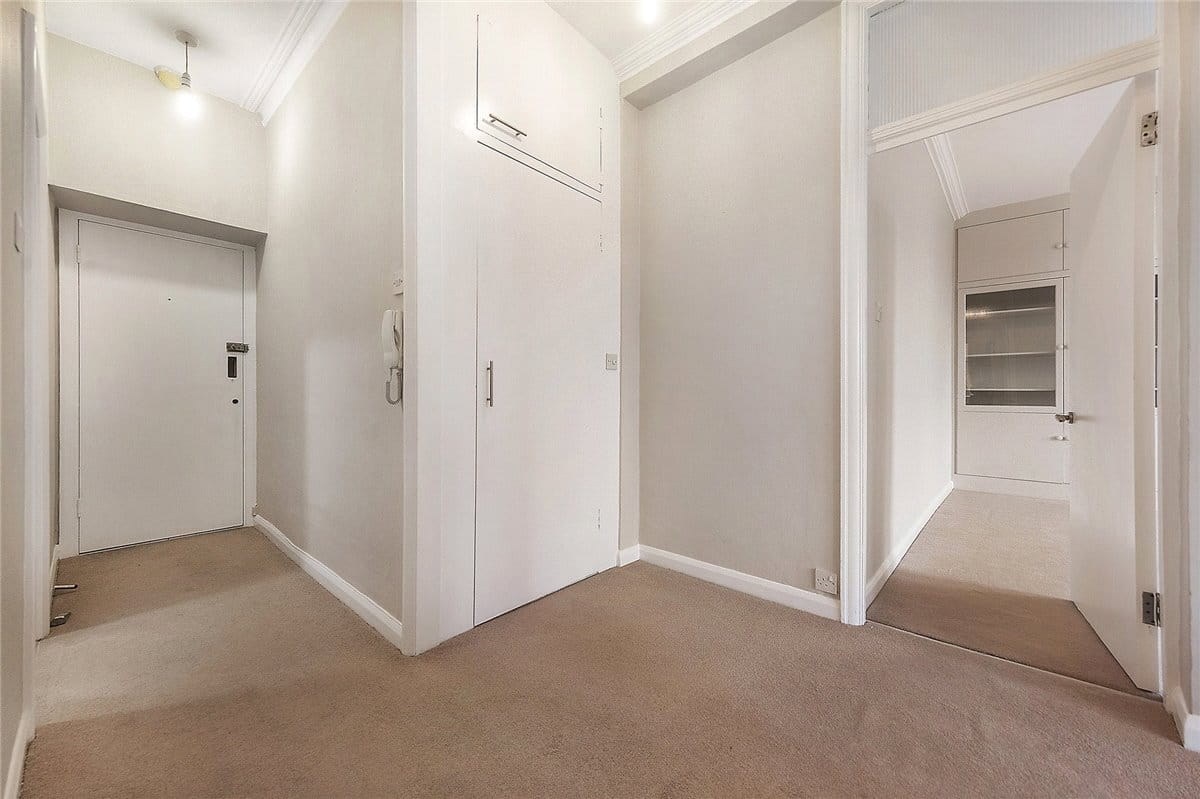 1 bedroom flat, Elm Bank Mansions, The Terrace SW13
