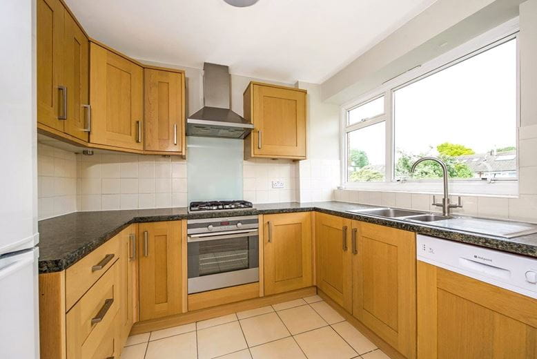 3 bedroom house, Willow Bank, Richmond TW10 - Available