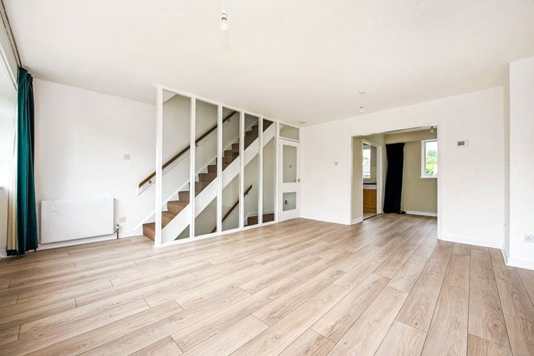 3 bedroom house, Willow Bank, Richmond TW10 - Available