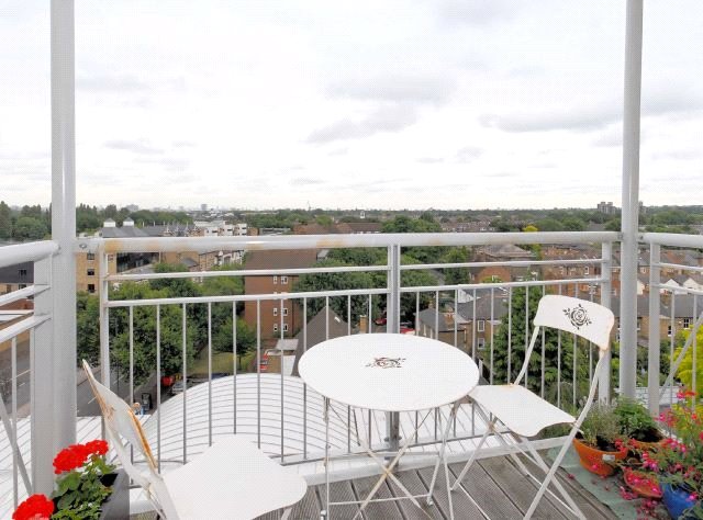 1 bedroom flat, Vineyard Heights, 30 Mortlake High Street SW14 - Let Agreed
