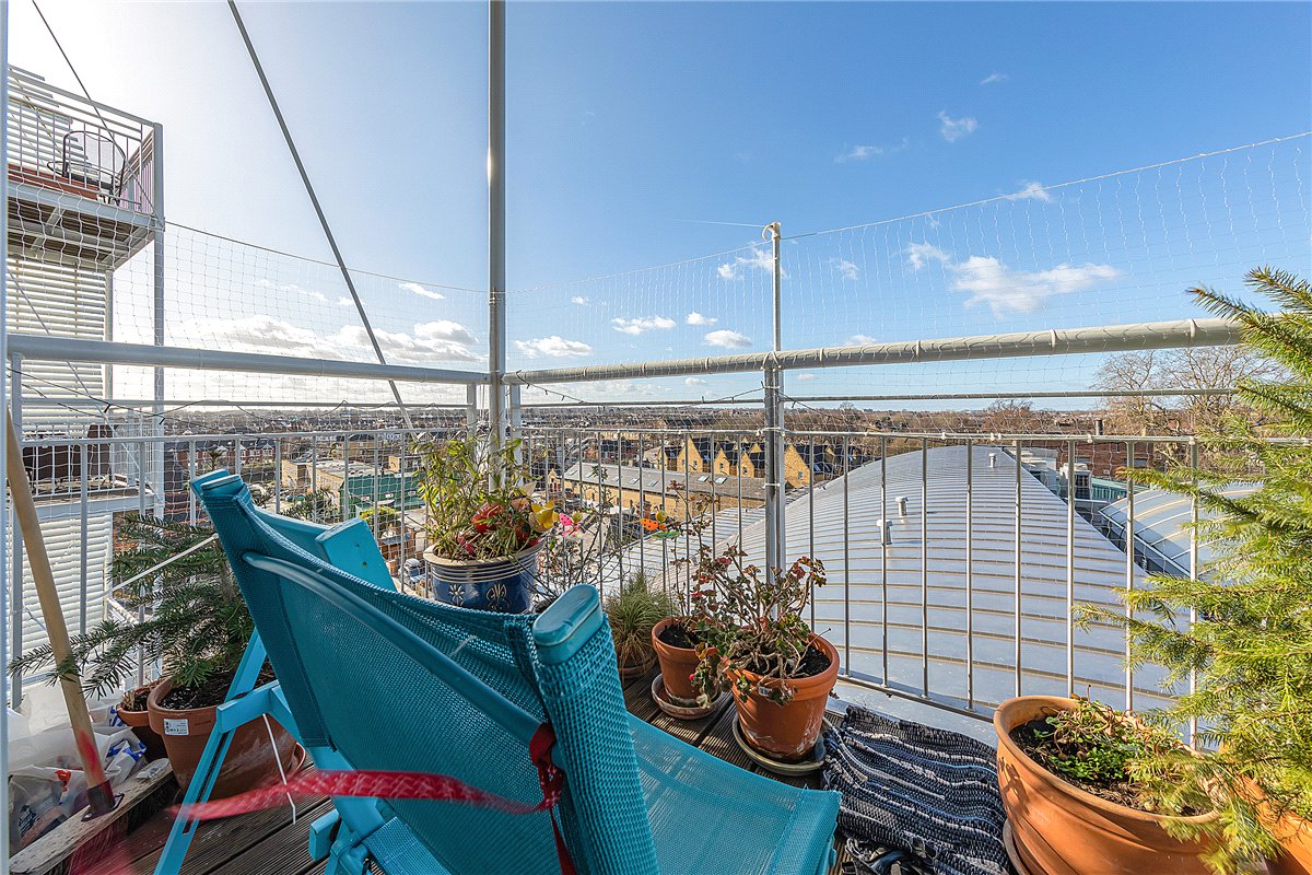 1 bedroom flat, Vineyard Heights, 30 Mortlake High Street SW14 - Let Agreed