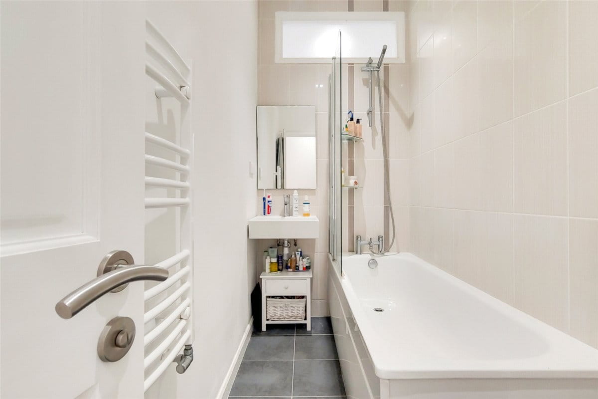 1 bedroom flat, White Hart Lane, London SW13