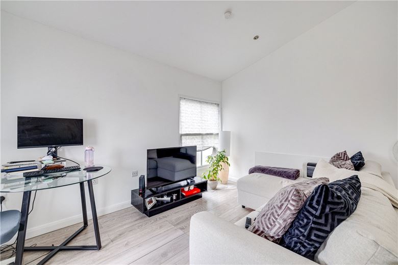 1 bedroom flat, White Hart Lane, London SW13