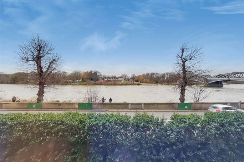 2 bedroom flat, The Terrace, Barnes SW13 - Available