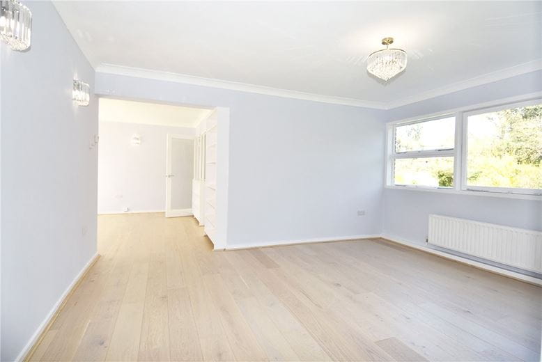 3 bedroom maisonette, Spenser Court, Parkleys TW10