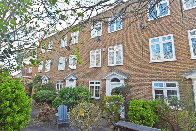 3 bedroom house, The Bench, Ham Street TW10