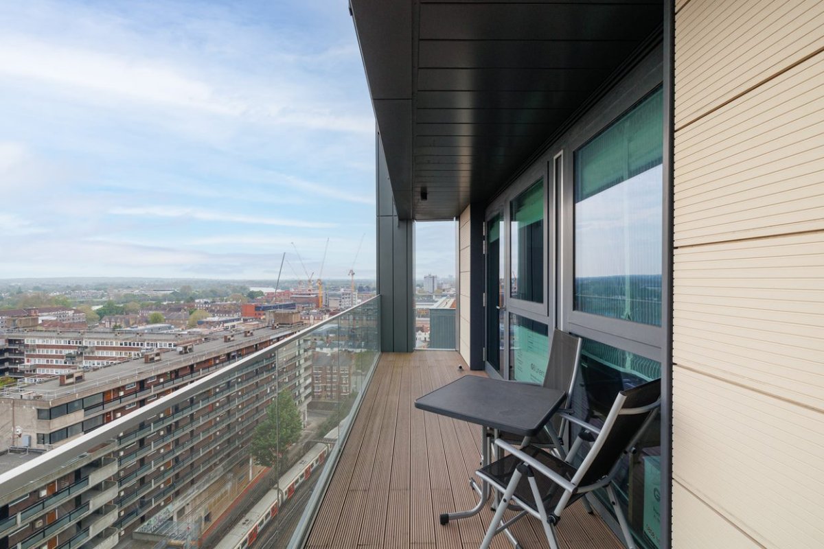 2 bedroom flat, Montpellier House, Glenthorne Road W6