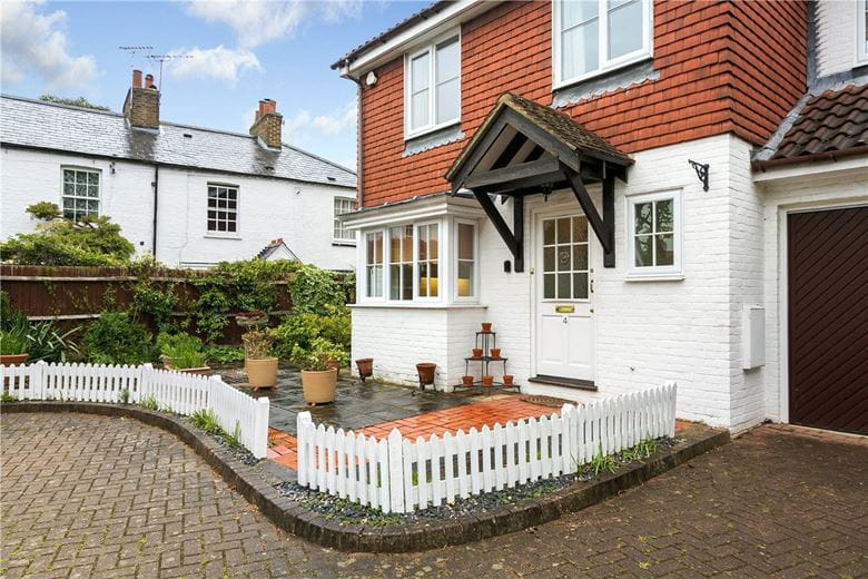 4 bedroom house, St Marys Mews, Richmond TW10 - Let Agreed