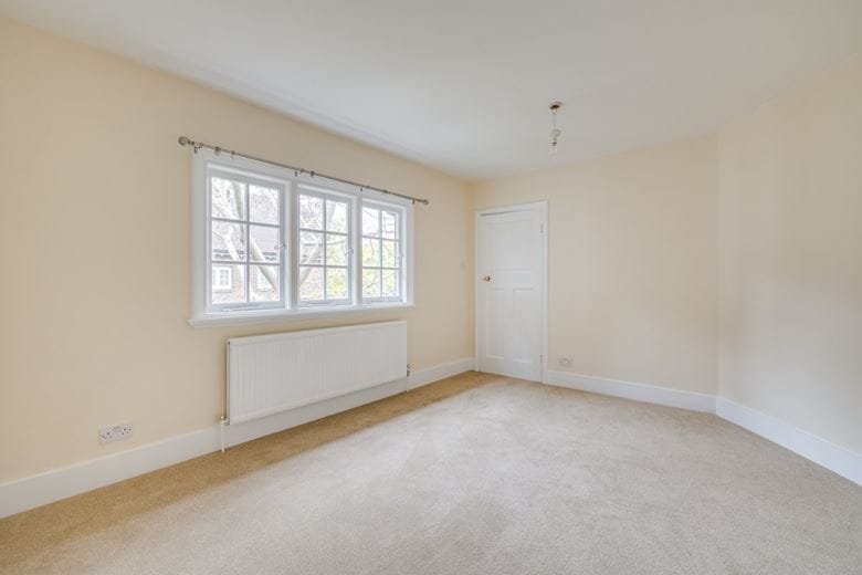 3 bedroom house, Kew Green, Richmond TW9 - Under Offer