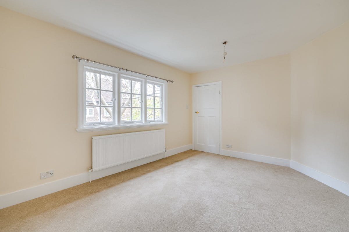3 bedroom house, Kew Green, Richmond TW9 - Under Offer