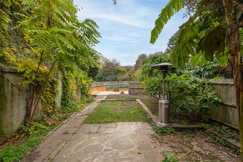 3 bedroom house, Kew Green, Richmond TW9 - Under Offer