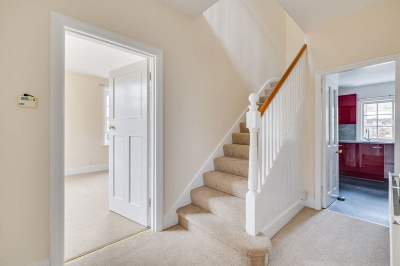 3 bedroom house, Kew Green, Richmond TW9 - Under Offer