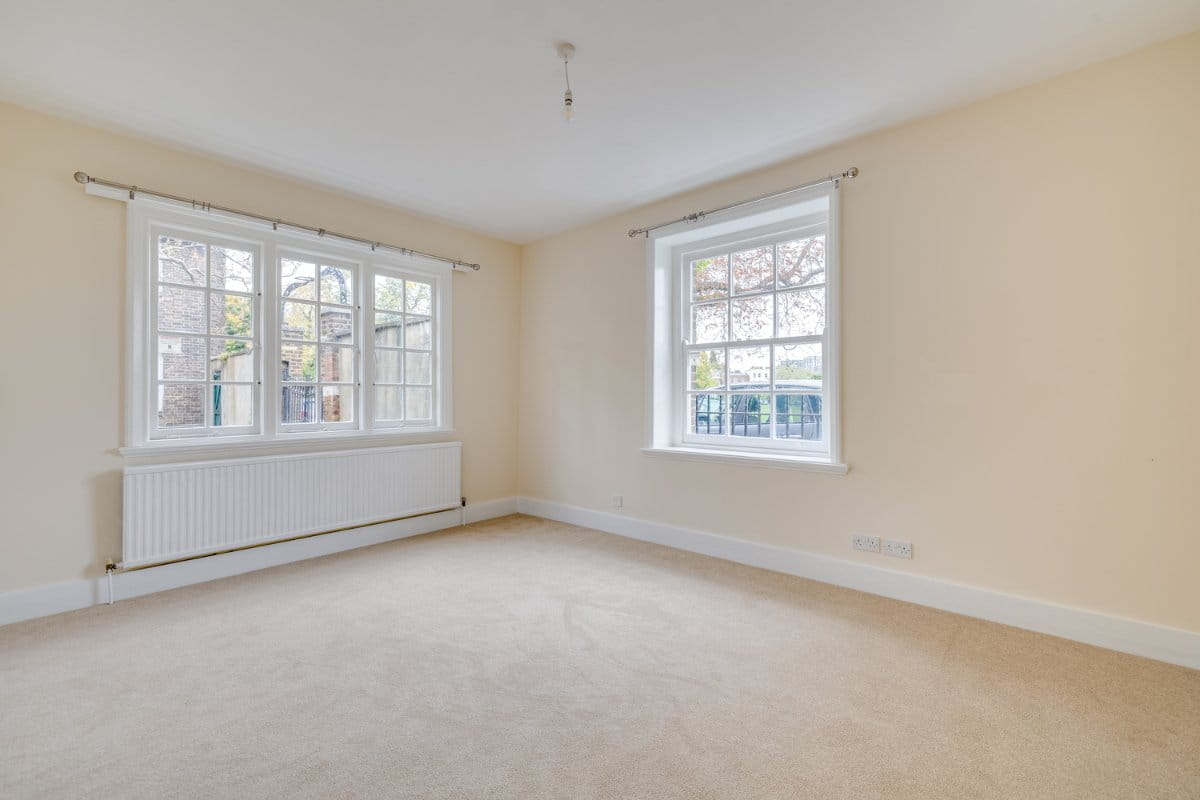 3 bedroom house, Kew Green, Richmond TW9 - Under Offer