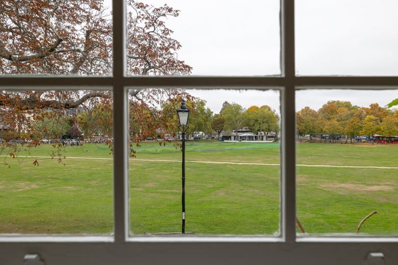 3 bedroom house, Kew Green, Richmond TW9 - Under Offer