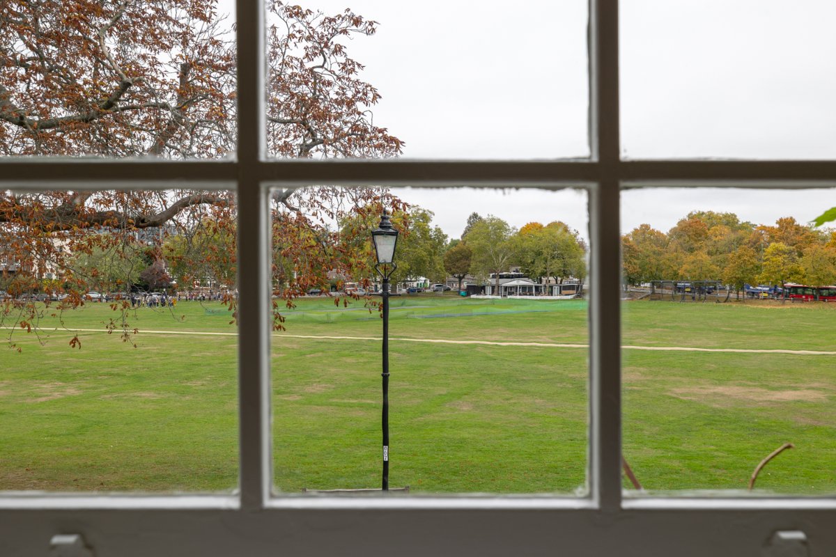 3 bedroom house, Kew Green, Richmond TW9 - Under Offer