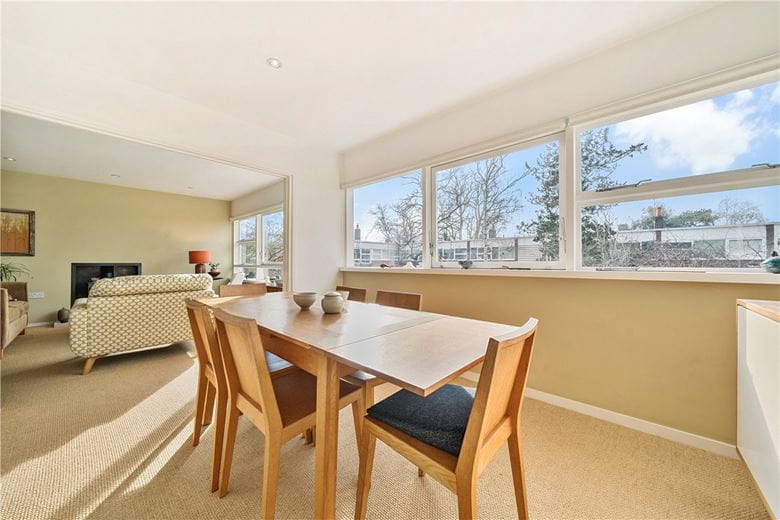 2 bedroom flat, Parkleys, Richmond TW10 - Available