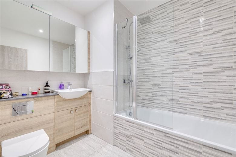 3 bedroom house, Harlow Gardens, Kingston upon Thames KT1 - Available