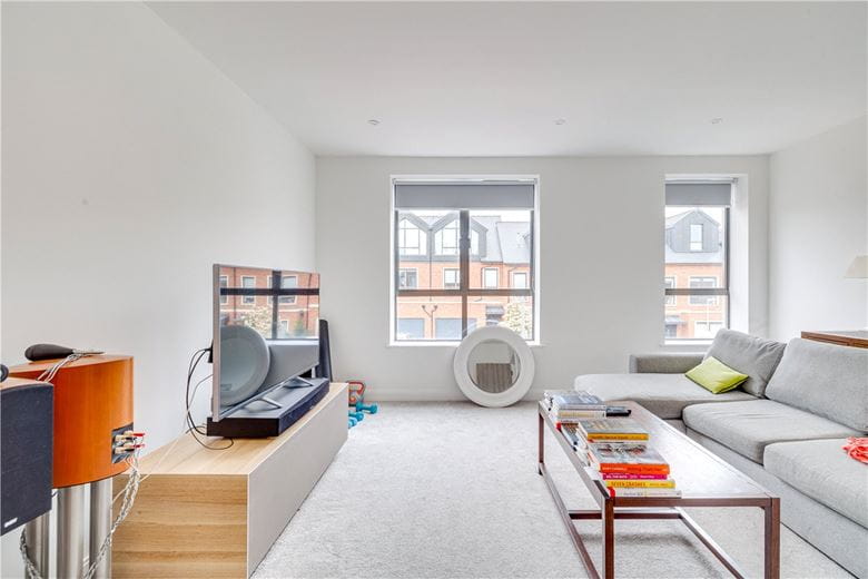 3 bedroom house, Harlow Gardens, Kingston upon Thames KT1 - Available