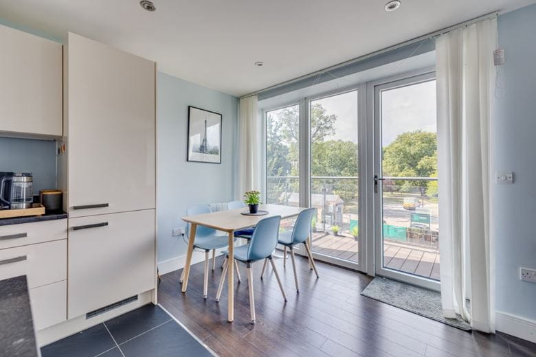 2 bedroom flat, Roehampton Lane, London SW15 - Available