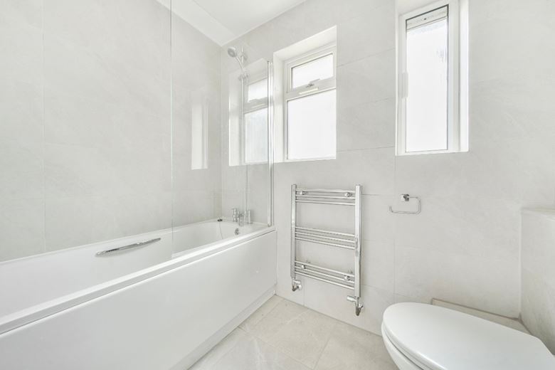 3 bedroom maisonette, Ham Street, Richmond TW10 - Let Agreed