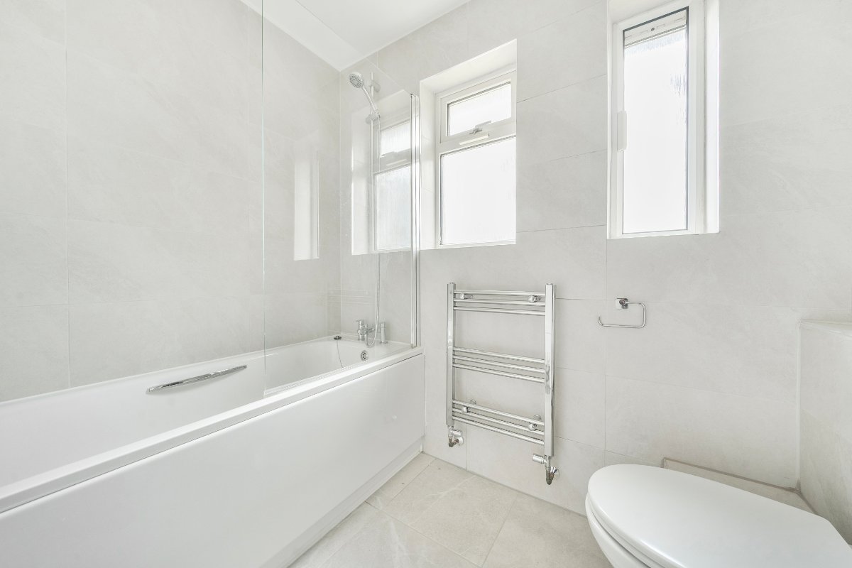 3 bedroom maisonette, Ham Street, Richmond TW10 - Let Agreed