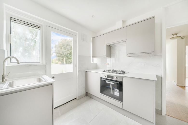 3 bedroom maisonette, Ham Street, Richmond TW10 - Let Agreed