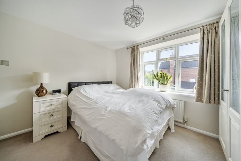 4 bedroom house, Latchmere Close, Richmond TW10 - Available