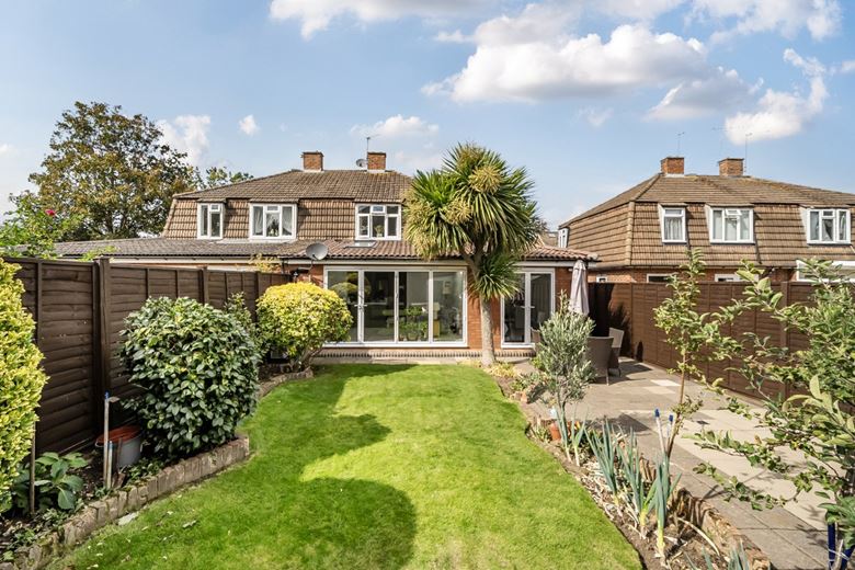4 bedroom house, Latchmere Close, Richmond TW10 - Available